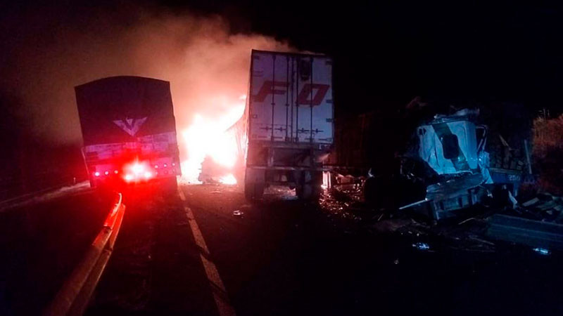 Michoacán: choque en la autopista de Occidente deja daños materiales 