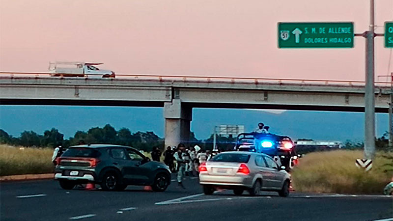 Encuentran restos humanos embolsados en la carretera Celaya-Comonfort  