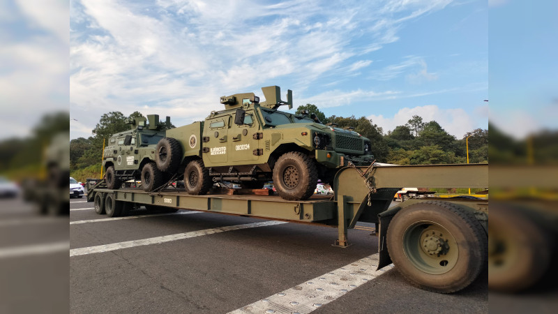 Del desfile a la guerra en Michoacán: Llegan a Tierra Caliente 6 nuevos vehículos de la Sedena; resisten explosiones, trepan pendientes y atraviesan ríos 