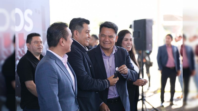 Gobierno de Michoacán refuerza seguridad en 7 municipios con entrega de motocicletas