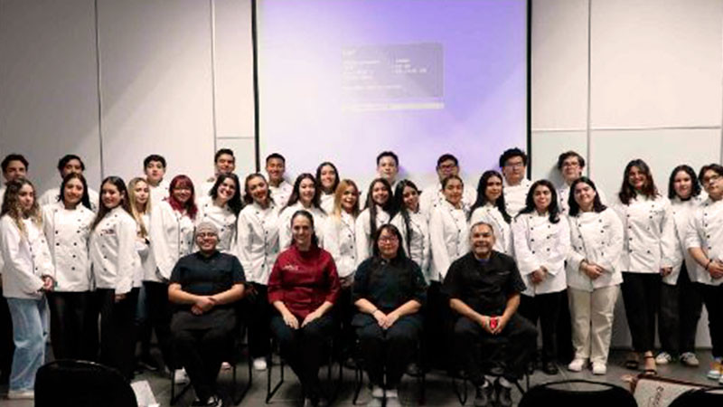 Alumnos de Negocios Gastronómicos de la UAG reciben su primera filipina  