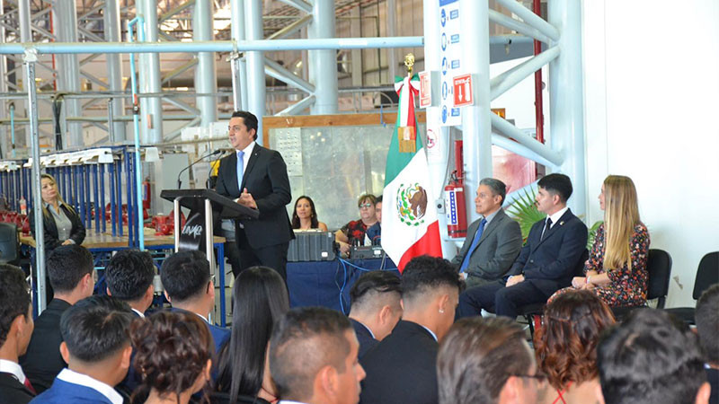 Nuevos TSU e Ingenieros para la industria aeronáutica en Querétaro 