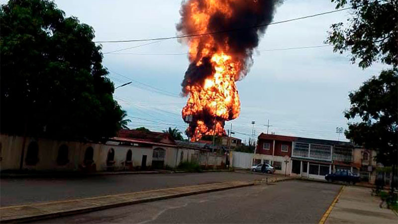 Se incendia terminal petrolera en Venezuela; hay 21 heridos 