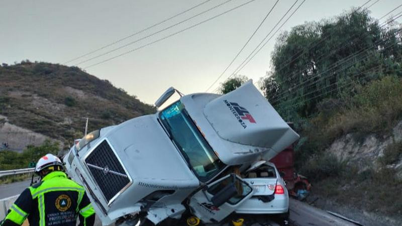 Carambola deja una persona sin vida y 5 lesionados en San Miguel de Allende 