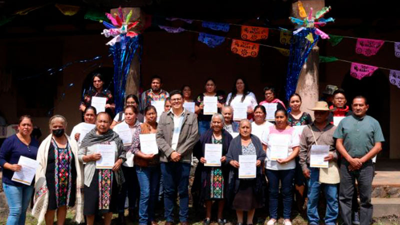 Premian las 23 mejores artesanías de Zacán, Michoacán  