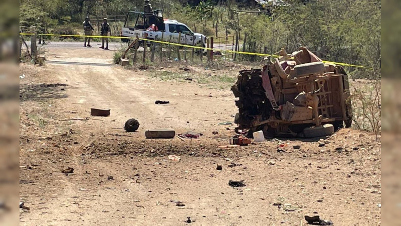 Balaceras y explosiones sacuden Coahuayana, Michoacán por 12 horas: Blindadas baleadas y monstruos destrozados 