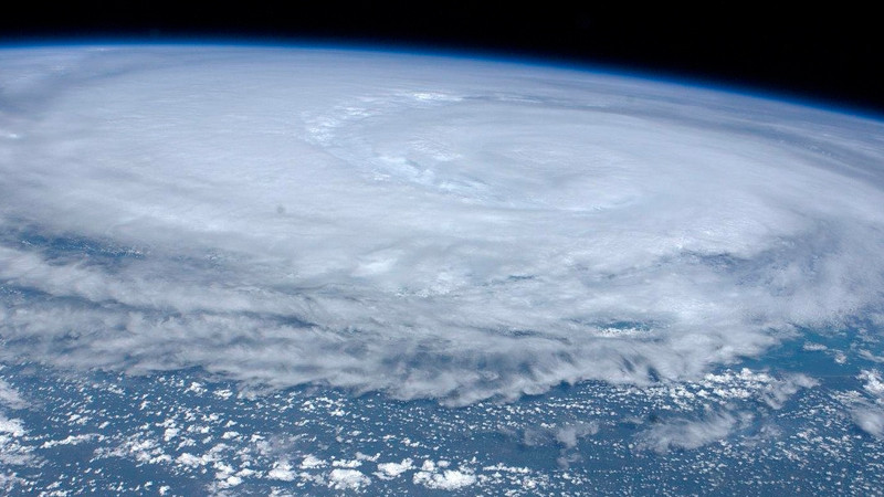 Huracán Óscar toca tierra en Cuba con rachas de viento de 116 km/h 