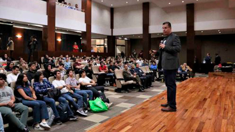 En conferencia en la UAG plantean tres estrategias para encontrarle sentido a la vida 