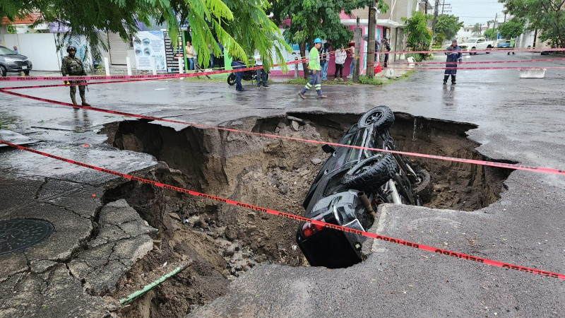 Intensas lluvias abren socavón en el puerto de Veracruz 