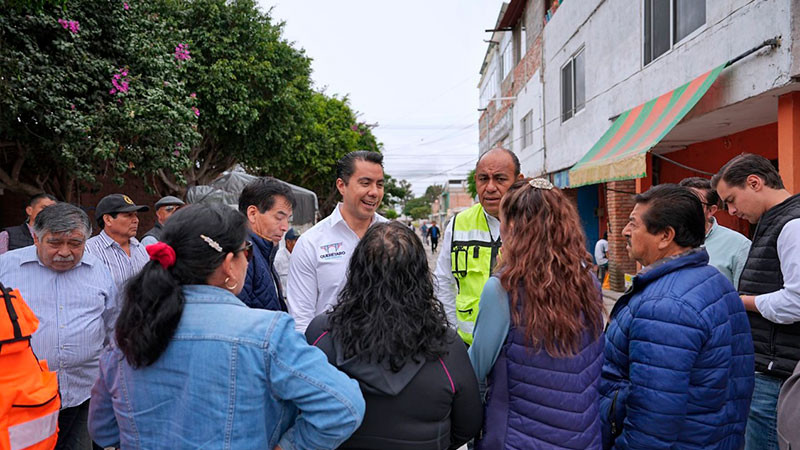 En Querétaro, atiende Felifer Macías necesidades de la colonia Los Sauces 