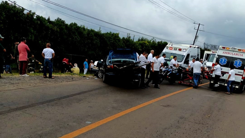 Deja cinco heridos choque vehicular en Uruapan, Michoacán 