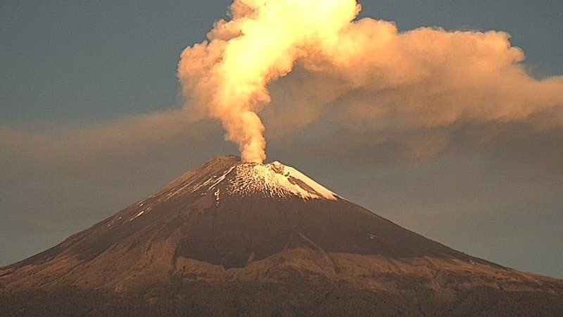 Volcán Popocatépetl presenta actividad; esperan caída de ceniza en CDMX 