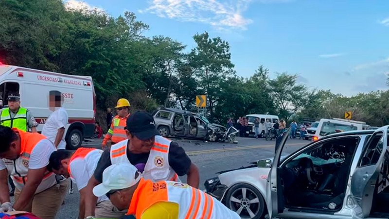 Al menos 2 muertos y 8 heridos en choque en autopista de Chiapas 