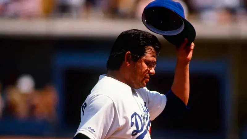 Sheinbaum lamenta muerte de "El Toro" Fernando Valenzuela 