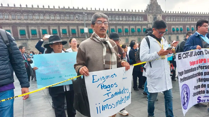 Trabajadores de la Salud protestan frente a Palacio Nacional por falta de pagos 