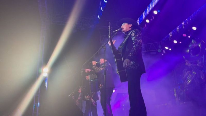 “Huracanes del Norte” reunió a 10 mil almas en su concierto en Apatzingán 