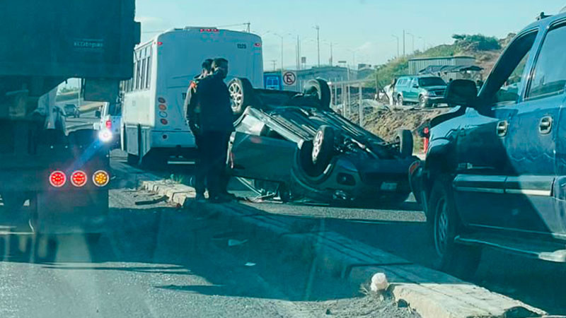 Un lesionado en aparatoso choque con volcadura en el libramiento Norponiente de Querétaro 