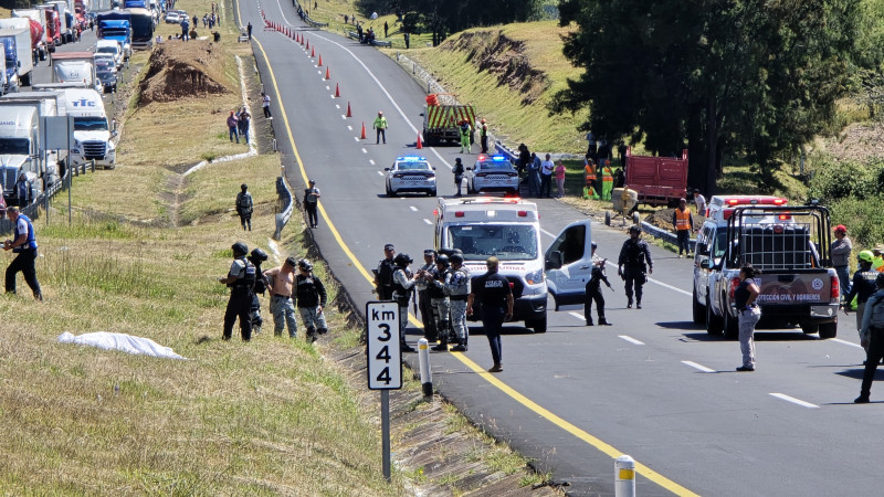 Accidente de camión de la GN en la autopista México-Guadalajara deja tres oficiales muertos 