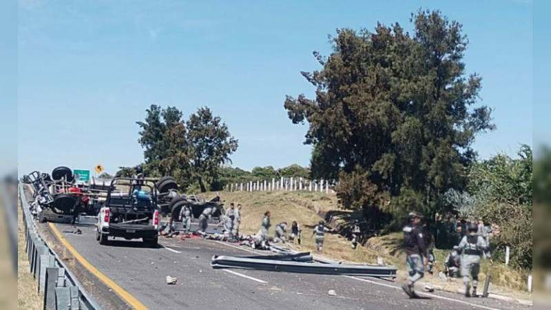 Accidente de camión de la GN en la autopista México-Guadalajara deja tres oficiales muertos 