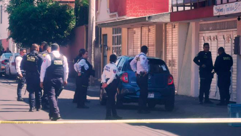 Balean a un individuo frente a una secundaria en Morelia, Michoacán 