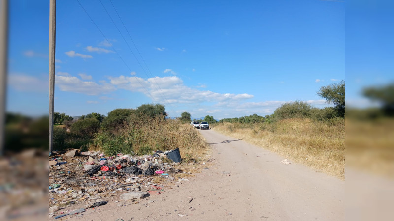 Encuentran a dos personas sin vida con huellas de violencia en una terracería en Celaya 