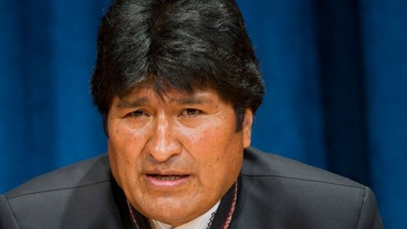 Evo Morales denuncia atentado en su contra; disparan 14 veces contra su camioneta 