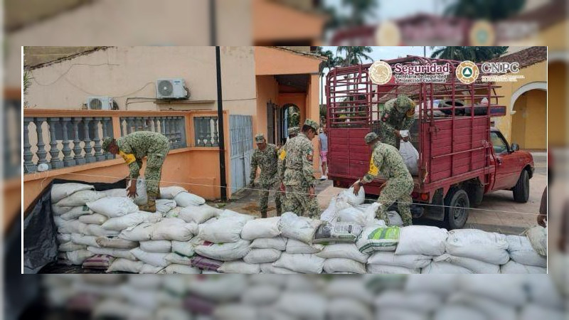 Autoridades de los tres niveles de Gobierno auxilian a la población de Veracruz por el paso de la onda tropical No. 28 