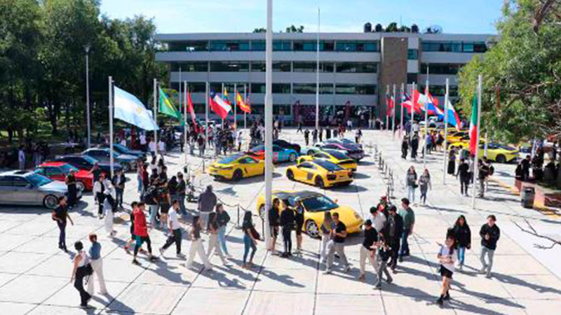 Estudiantes de la Universidad Autónoma de Guadalajara realizan el "AutoShow 2024” 