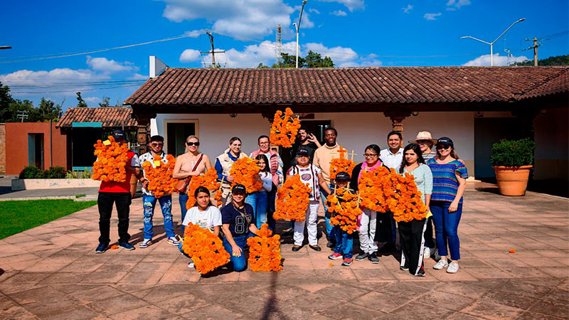 Comunidad sorda de Michoacán y Oaxaca viven la experiencia de Semana de Muertos 