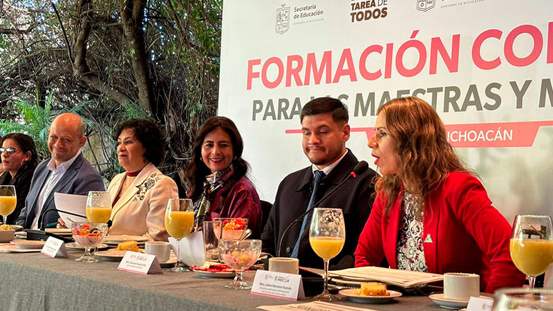 Vuelve a Michoacán, recurso federal para formación docente, anuncia Gabriela Molina 