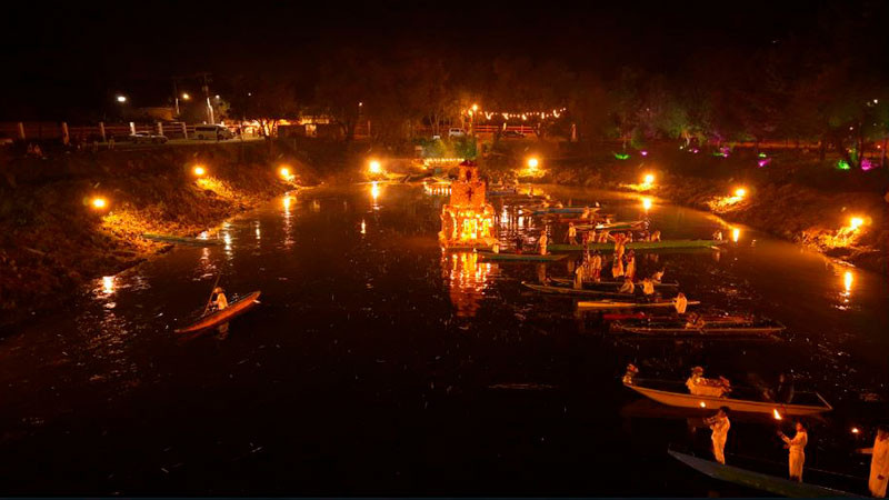 Dónde, cuándo y a qué hora ver el recorrido nocturno de canoas de Urandén; aquí te decimos 