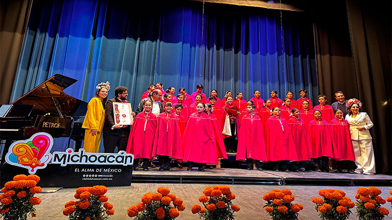 Niños Cantores de Morelia deleitan en Zacatecas; arrancan actividades por Noche de Muertos 