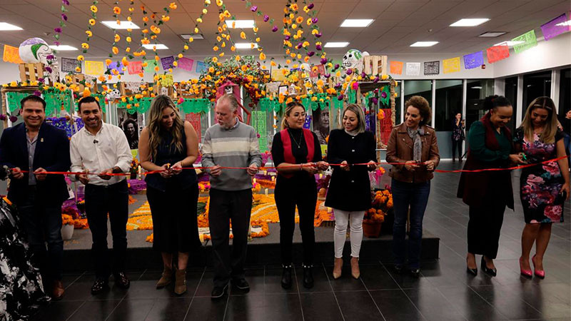 Inauguran altar de muertos en el Congreso Local de Querétaro, en honor a Ifigenia Martínez 