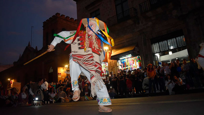 Procesión Purépecha de la PREFECO “Melchor Ocampo” contagia de tradición el Centro Histórico 