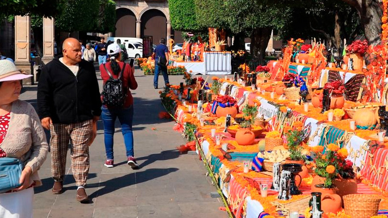 Turistas nacionales y extranjeros se muestran sorprendidos y satisfechos con Morelia y sus tradiciones 