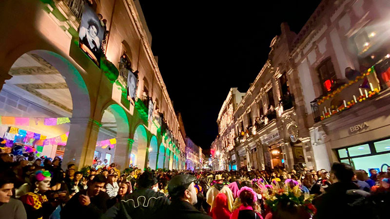 Catrinas, danza de los viejitos, y músicos de Michoacán desfilan hoy por Zacatecas 