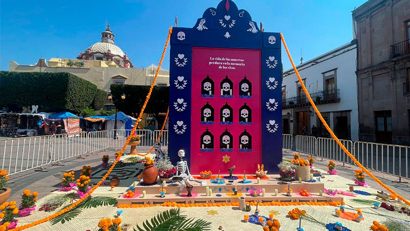 Secretaría de Turismo de Querétaro rinde homenaje a policías caídos con altar monumental 