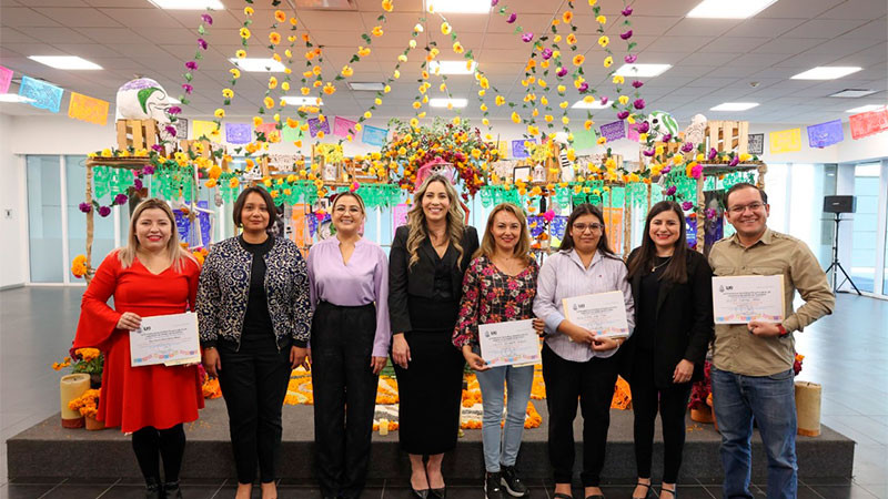 Premian a trabajadores del Poder Legislativo de Querétaro del concurso de Calaveritas Literarias 