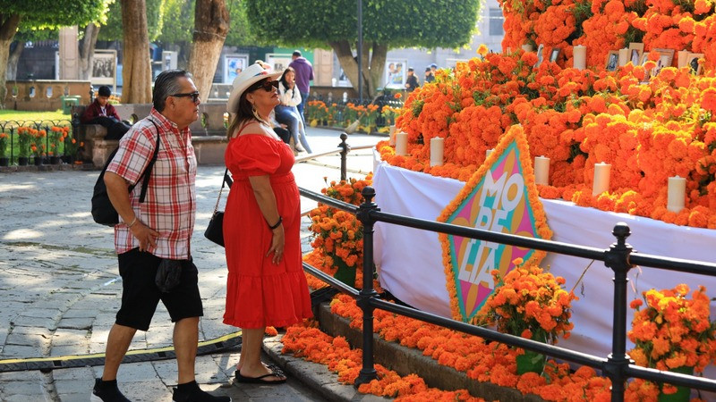 Asiáticos, europeos y americanos disfrutan de los atractivos de Morelia 