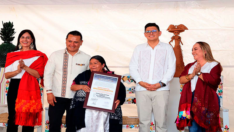 Entregan 113 premios del Concurso Estatal de Artesanías en Pátzcuaro 