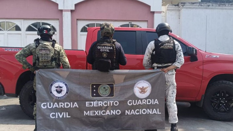 Cae lugarteniente del crimen en Apatzingán, Michoacán, le aseguran blindada, arsenal y granadas 