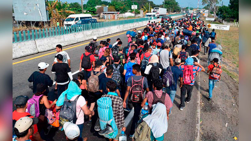 De manera simultánea salen de Chiapas dos caravanas migrantes 