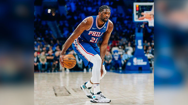 Suspenden NBA a Joel Embiid, tras empujar a un periodista 