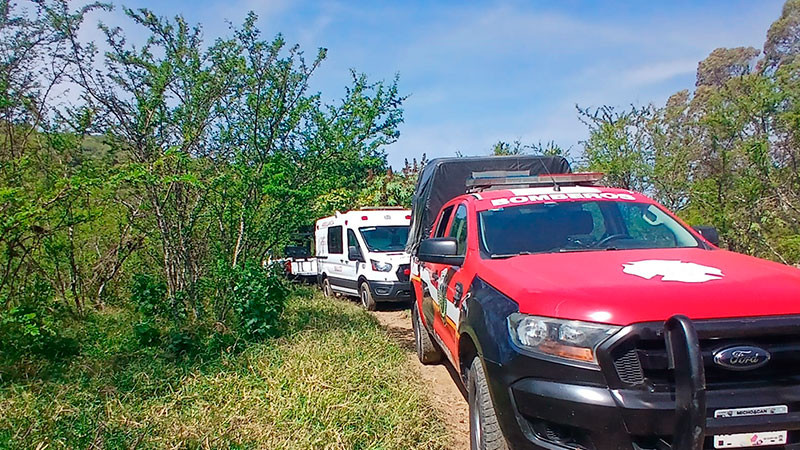  En Zitácuaro, Michoacán, rescatan en el cerro Camémbaro a mujer de la tercera edad