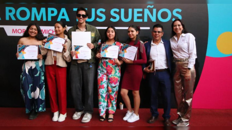 Premia Iemsysem a estudiantes michoacanos ganadores de concurso de video 