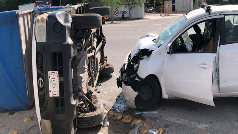 Se registra choque entre dos vehículos en Mérida, Yucatán; hay 3 muertos y varios lesionados  