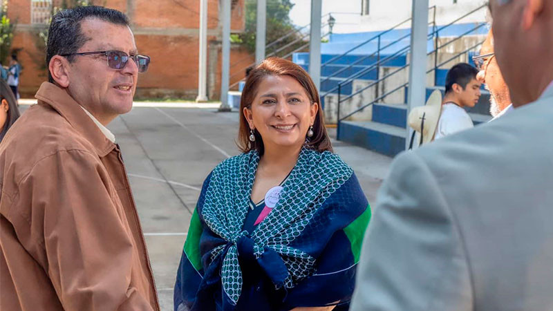 Asiste Alma Mireya González al aniversario de COBAEM Quiroga 