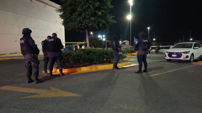 Ultiman a balazos a joven afuera de una plaza comercial en Celaya, Guanajuato