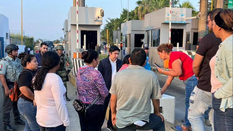 Liberan bloqueos en la autopista Siglo XXI tras llegar a acuerdos con familiares de víctimas 