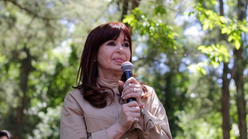 Dan 6 años de prisión por corrupción a Cristina Fernández, ex presidenta de Argentina  